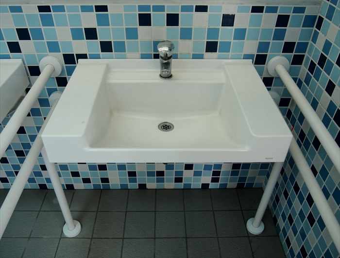 須磨海水浴場のトイレの洗面台